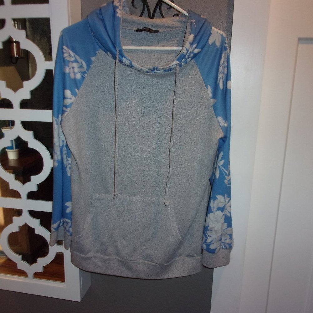Hooded sweatshirt with blue floral sleeves